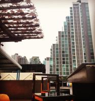 Station8 Hostel的阳台或露台