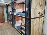 Station8 Hostel客房内的一张或多张床位