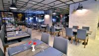 Ramira Joy Hotel餐厅或其他用餐的地方
