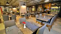 Ramira Joy Hotel餐厅或其他用餐的地方