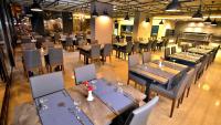 Ramira Joy Hotel餐厅或其他用餐的地方