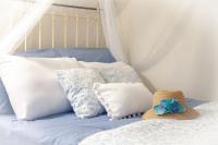 Lorantina Luxury Sea View Holiday House close to Barbati &amp; Ipsos Beach with Starlink WiFi客房内的一张或多张床位