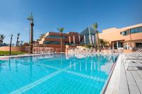 U Splash Resort Eilat内部或周边的泳池