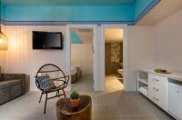 U Splash Resort Eilat的电视和&#47;或娱乐中心