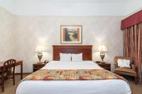 Bellissimo Hotel, Trademark by Wyndham Near Foxwoods Casino客房内的一张或多张床位