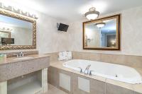 Bellissimo Hotel, Trademark by Wyndham Near Foxwoods Casino的一间浴室