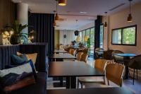 Live Hotels Bordeaux Lac的休息区