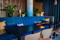 Live Hotels Bordeaux Lac的休息区