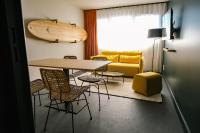 Live Hotels Bordeaux Lac的休息区