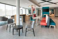 Avid Hotels - Roseville - Minneapolis North by IHG的休息区