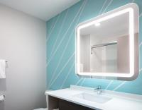 Avid Hotels - Roseville - Minneapolis North by IHG的一间浴室
