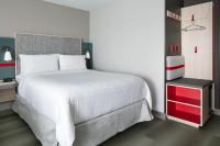 Avid Hotels - Roseville - Minneapolis North by IHG客房内的一张或多张床位