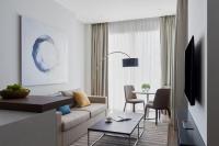 Jumeirah Living Marina Gate Dubai的电视和/或娱乐中心