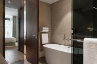 Jumeirah Living Marina Gate Dubai的一间浴室