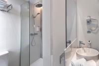B&B HOTEL Tarragona Centro Urbis的一间浴室