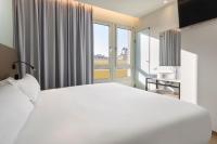 B&B HOTEL Tarragona Centro Urbis客房内的一张或多张床位