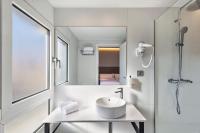 B&B HOTEL Tarragona Centro Urbis的一间浴室