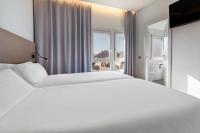 B&B HOTEL Tarragona Centro Urbis客房内的一张或多张床位
