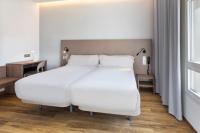 B&B HOTEL Tarragona Centro Urbis客房内的一张或多张床位