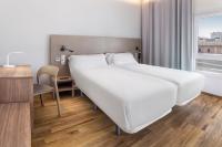 B&B HOTEL Tarragona Centro Urbis客房内的一张或多张床位