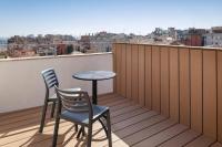 B&B HOTEL Tarragona Centro Urbis的阳台或露台