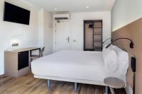 B&B HOTEL Tarragona Centro Urbis客房内的一张或多张床位
