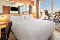 B&B HOTEL Tarragona Centro Urbis客房内的一张或多张床位