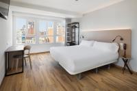 B&B HOTEL Tarragona Centro Urbis客房内的一张或多张床位