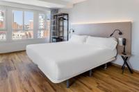 B&B HOTEL Tarragona Centro Urbis客房内的一张或多张床位