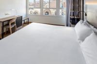 B&B HOTEL Tarragona Centro Urbis客房内的一张或多张床位