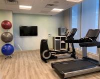 Wyndham Garden Miami International Airport的健身中心和&#47;或健身设施