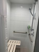 Wyndham Garden Miami International Airport的一间浴室