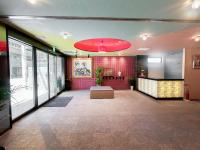 Hotel S-Presso Central的电视和/或娱乐中心