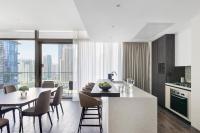 Jumeirah Living Marina Gate Dubai的厨房或小厨房