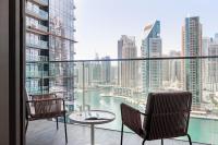 Jumeirah Living Marina Gate Dubai的阳台或露台