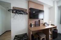 Washington R&B Hotel Nagoya Ekimae的电视和/或娱乐中心