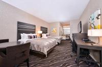 Best Western Plus Park Place Inn - Mini Suites客房内的一张或多张床位