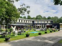 Hotel De Elderschans外面的花园