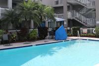 Quality Inn Miami Airport - Doral内部或周边的泳池