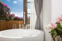 Aishe Honeymoon Erhai Lake Sea View Guesthouse的一间浴室