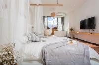 Aishe Honeymoon Erhai Lake Sea View Guesthouse客房内的一张或多张床位