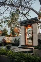 New Sunari Lovina Beach Resort外面的花园