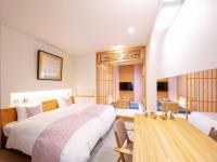 Tanakaya Kyoto Karasuma客房内的一张或多张床位