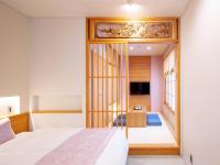 Tanakaya Kyoto Karasuma客房内的一张或多张床位