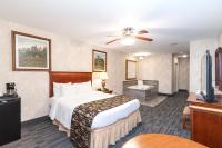 Bellissimo Hotel, Trademark by Wyndham Near Foxwoods Casino客房内的一张或多张床位
