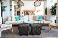 Kaimana Beach Hotel的休息区