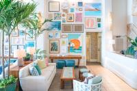 Kaimana Beach Hotel的休息区
