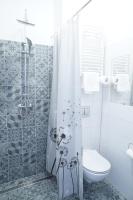 Stary Koszalin Hostel &amp; Hotel Services的一间浴室