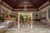 New Sunari Lovina Beach Resort的休息区