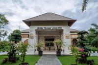New Sunari Lovina Beach Resort外面的花园